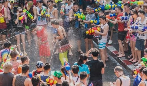 泼水节惊现骇人一幕：泰国女子产子后狠心遗弃